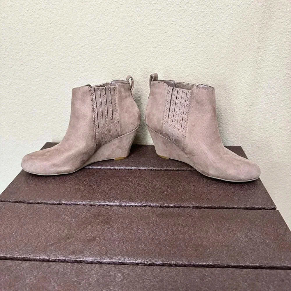 REPORT Gavin Style Suede Wedge Booties Shooties - 8